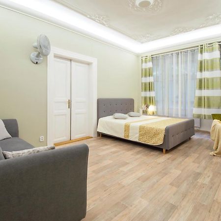 Modern Apartment Navratilova 16 Прага Екстериор снимка